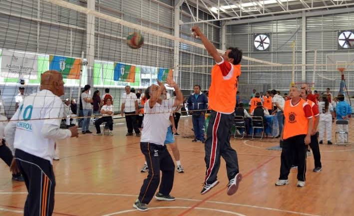 Siguen restringidas actividades de adultos mayores, tienen cursos en línea