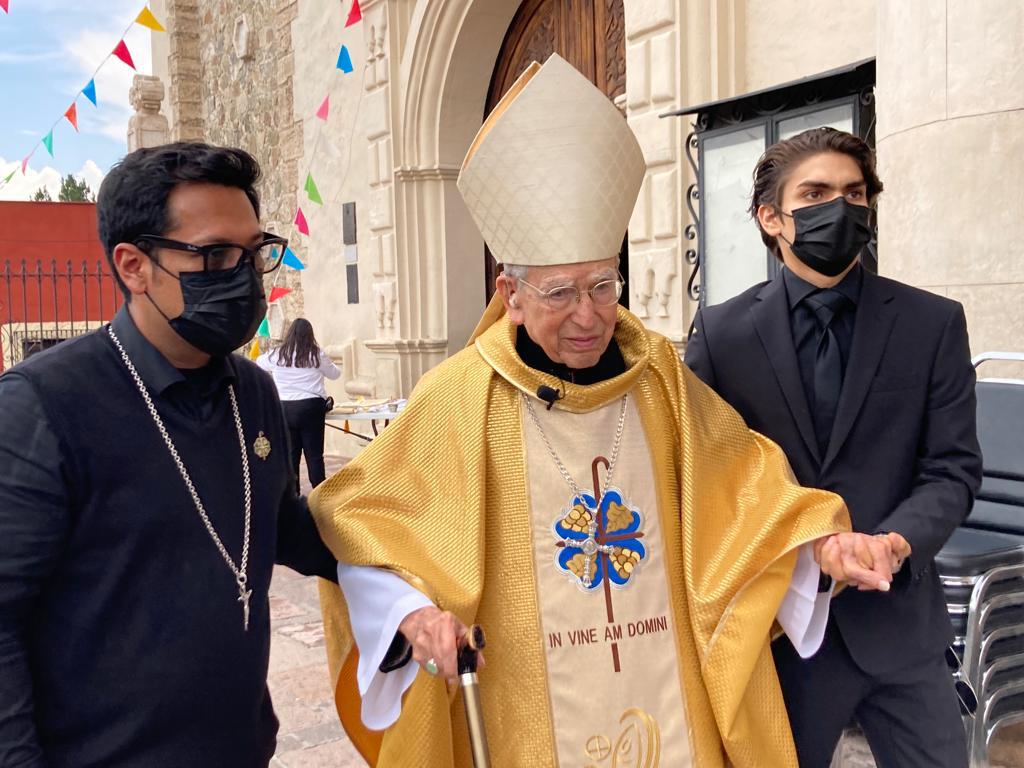 Hospitalizan a Monseñor Francisco Villalobos