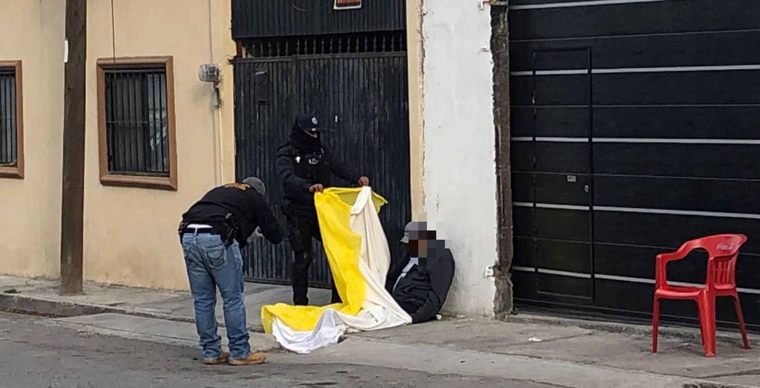 Muere hombre en vía pública