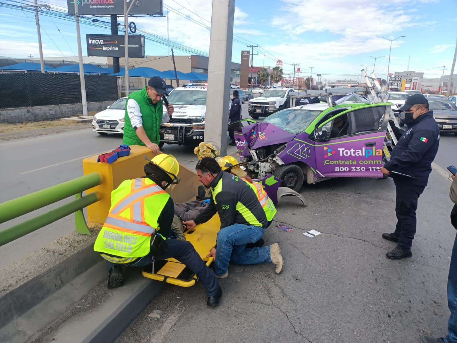 Choca por exceso de velocidad