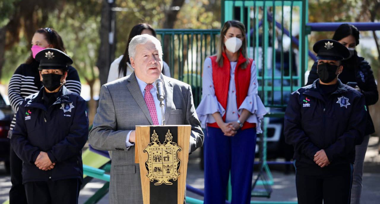 Reconoce Chema Fraustro a mujeres policías