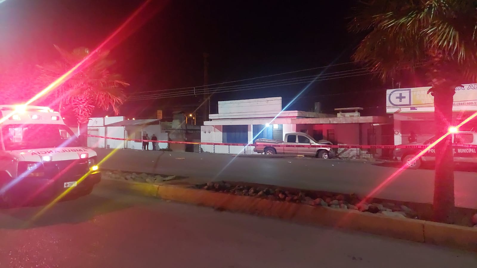 Joven de 18 años perdió la vida al impactar vehículo contra poste y barda en Minas de Barroterán