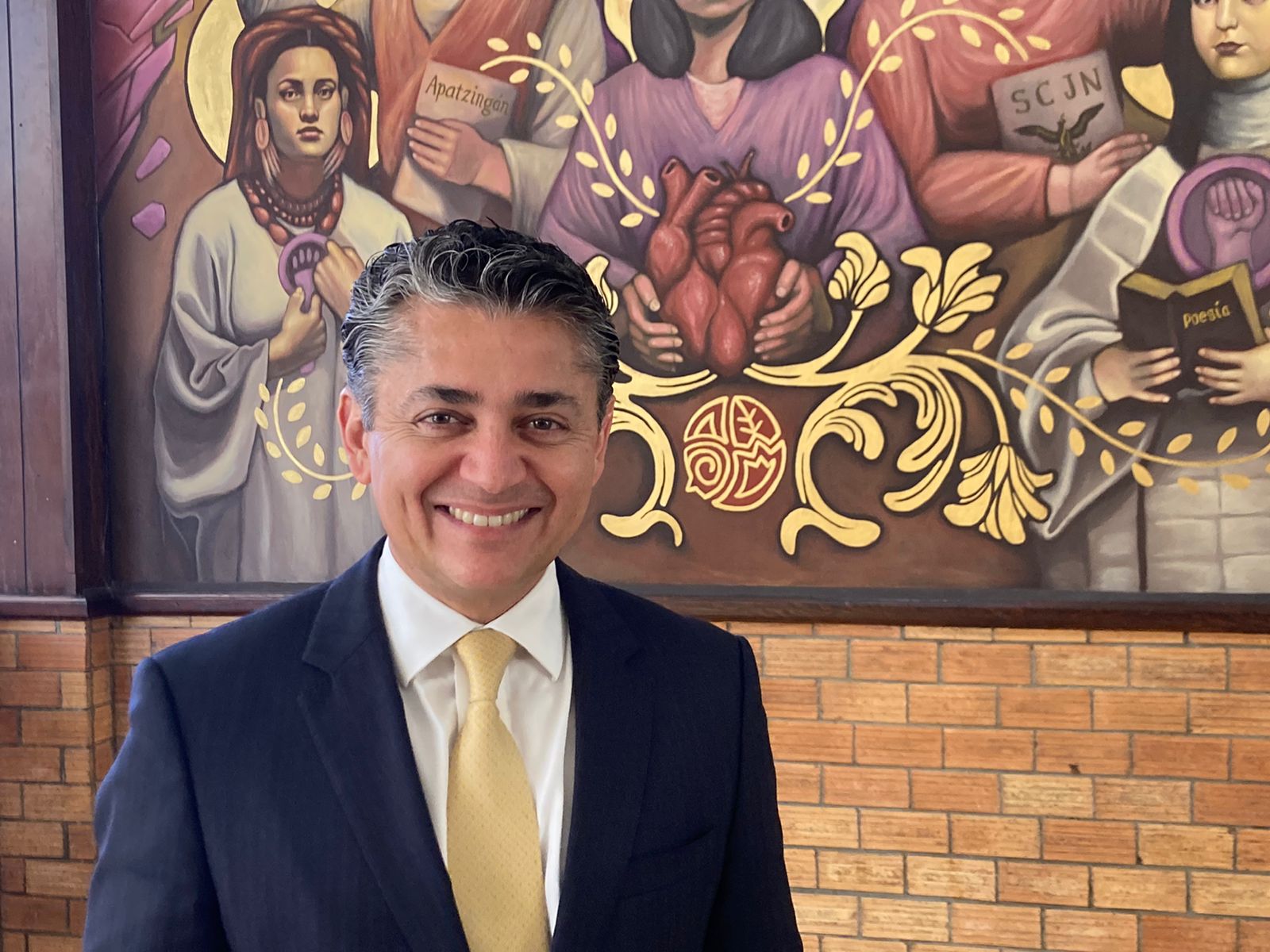 Presenta Miguel Mery Ayup “Libro en blanco”