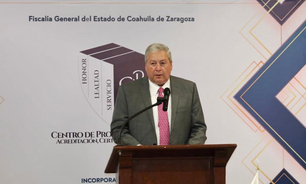 Firma Chema Fraustro convenio en materia de Justicia Cívica