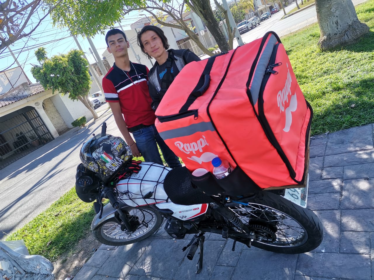 Diseñan mecanismos de protección a motociclistas de reparto