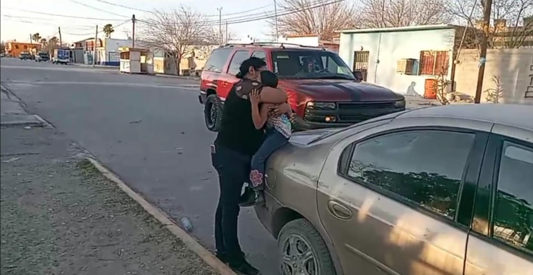 Menor de 5 años se extravío, padres la encontraron jugando en la colonia