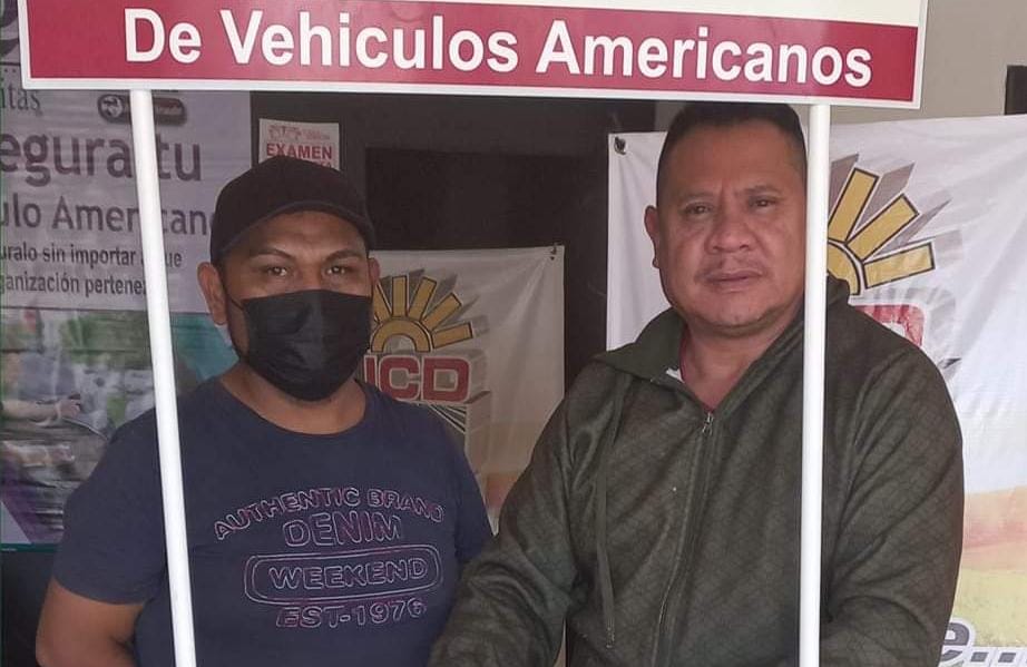 Esperan que agentes aduanales les regresen su documentación para regularizar vehículos extranjeros