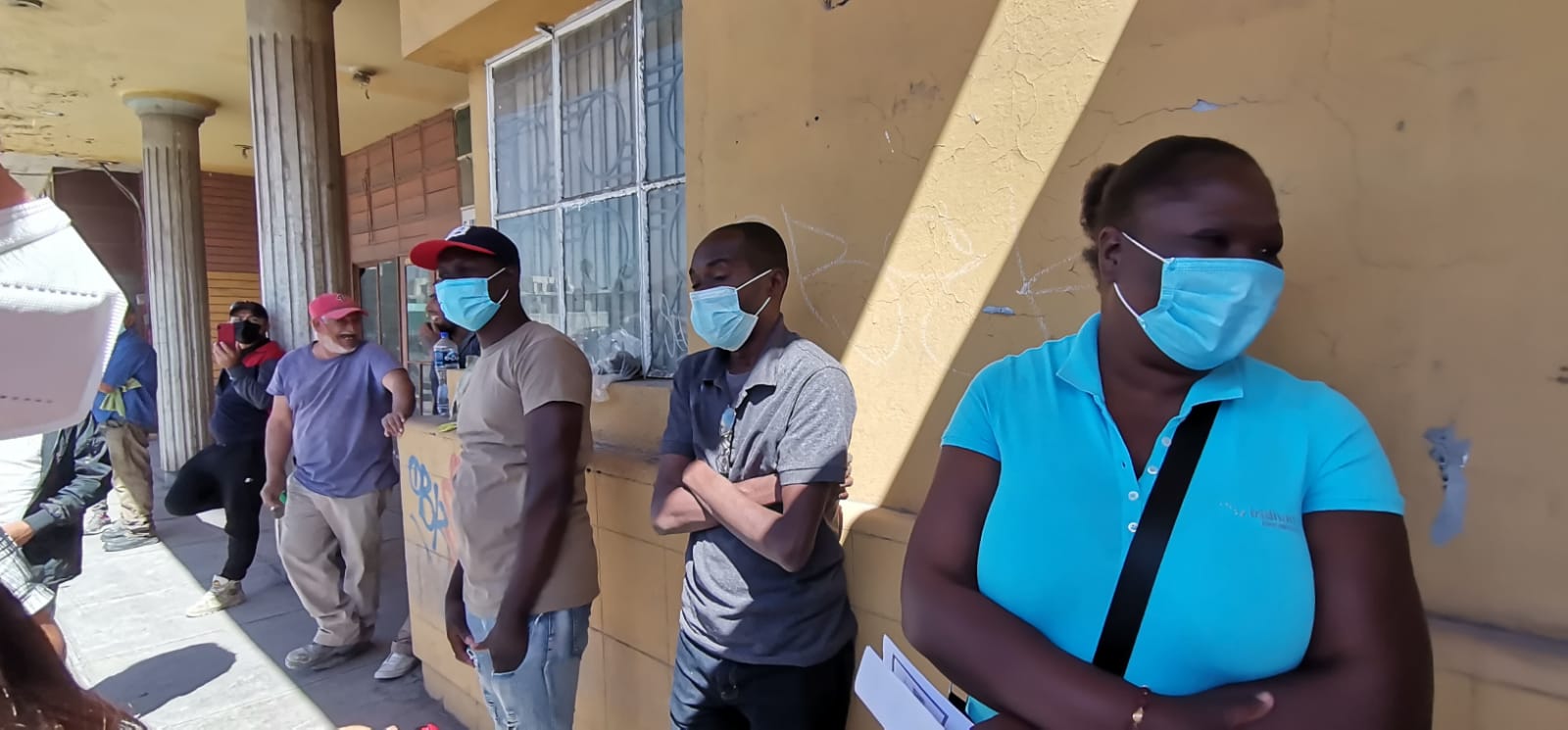 Buscan haitianos permanecer en México