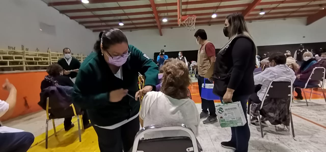 Poca respuesta de treintones a vacuna de refuerzo en Región Centro