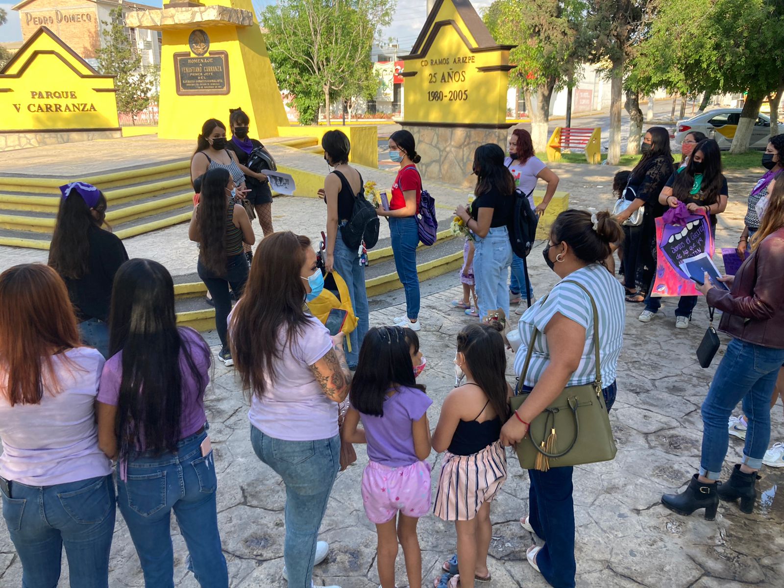 Desdeñan en Ramos protesta de feministas