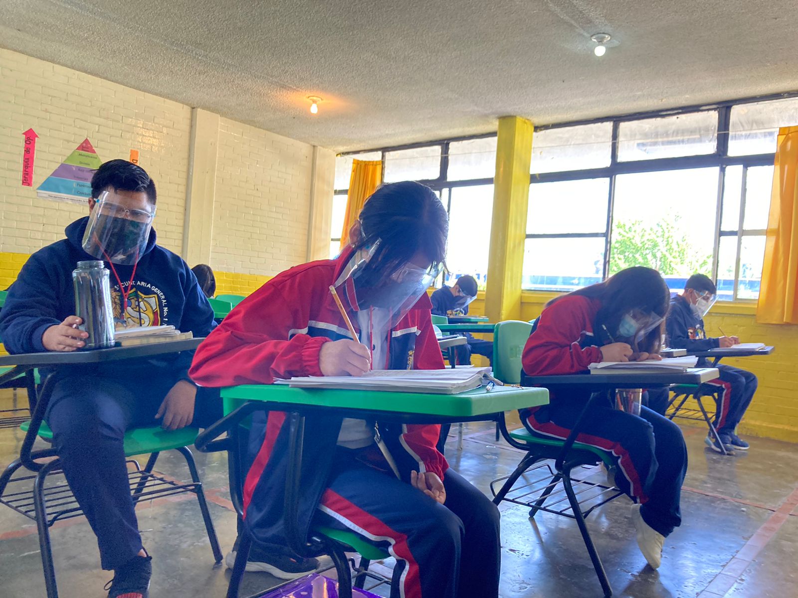 En modelo presencial, el 93 % de escuelas