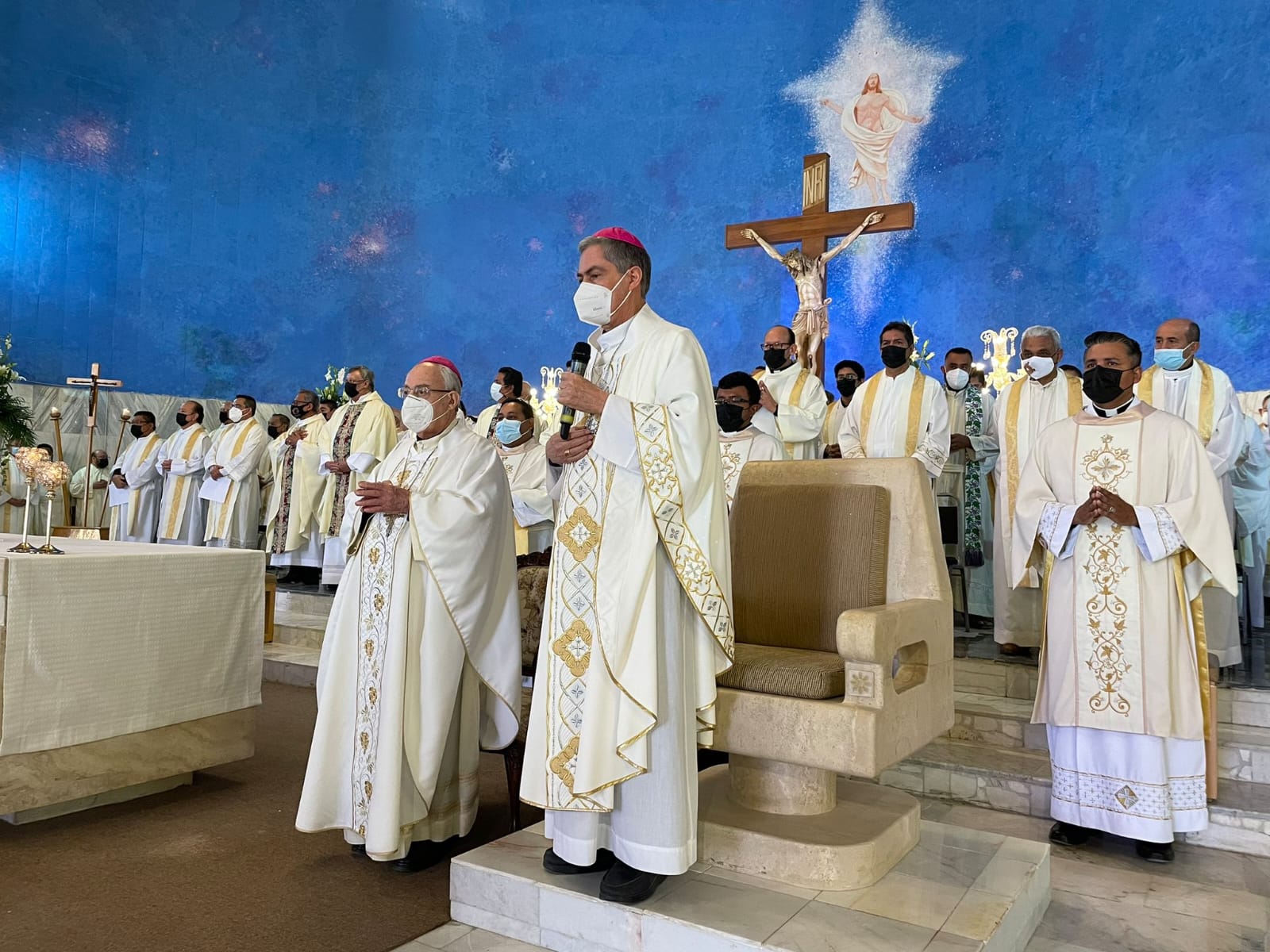 Llama iglesia católica a orar por la paz