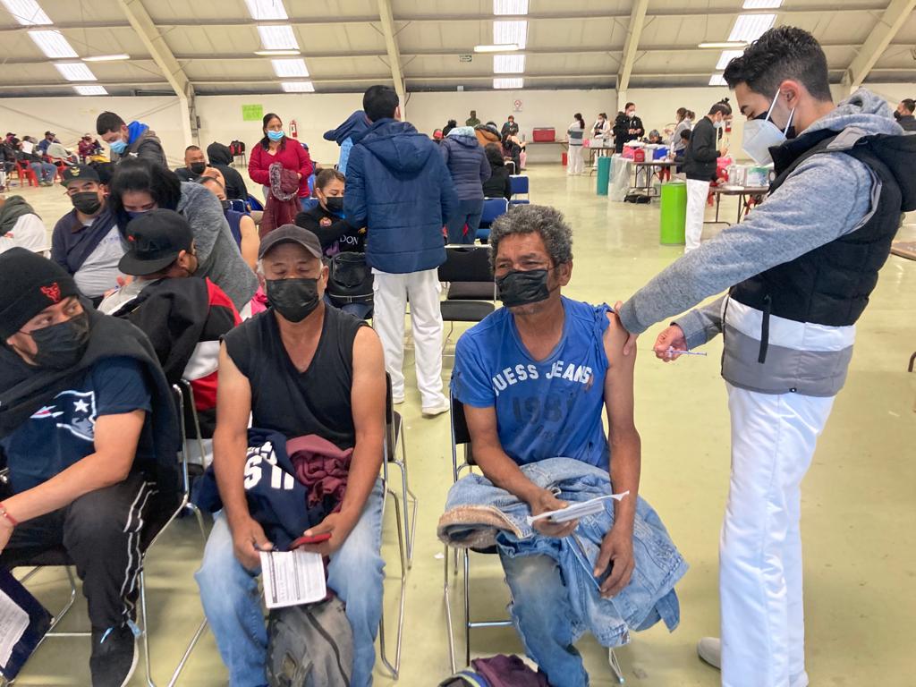 Vacunan a rezagados mayores de 18 años de primera y segunda dosis