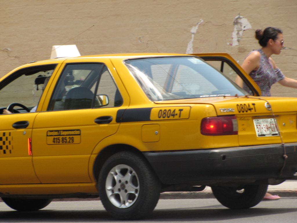 Muere taxista acusado de secuestro