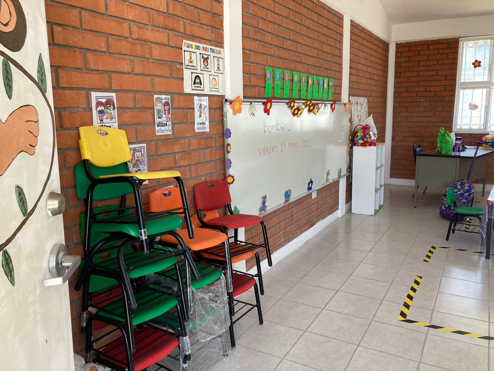 Imparten educadoras clases sin luz