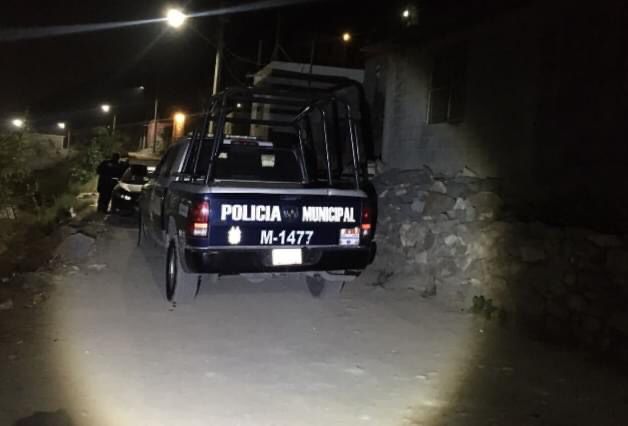 Asesinan a hombre a machetazos en riña