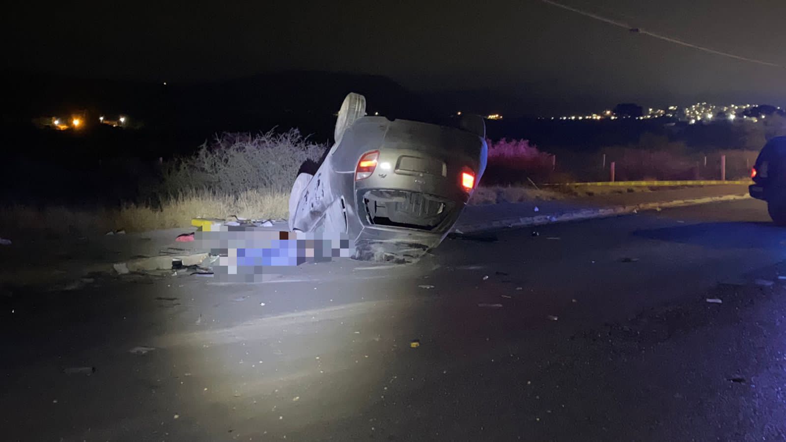 Muere aplastado por su auto; iba ebrio y a exceso de velocidad