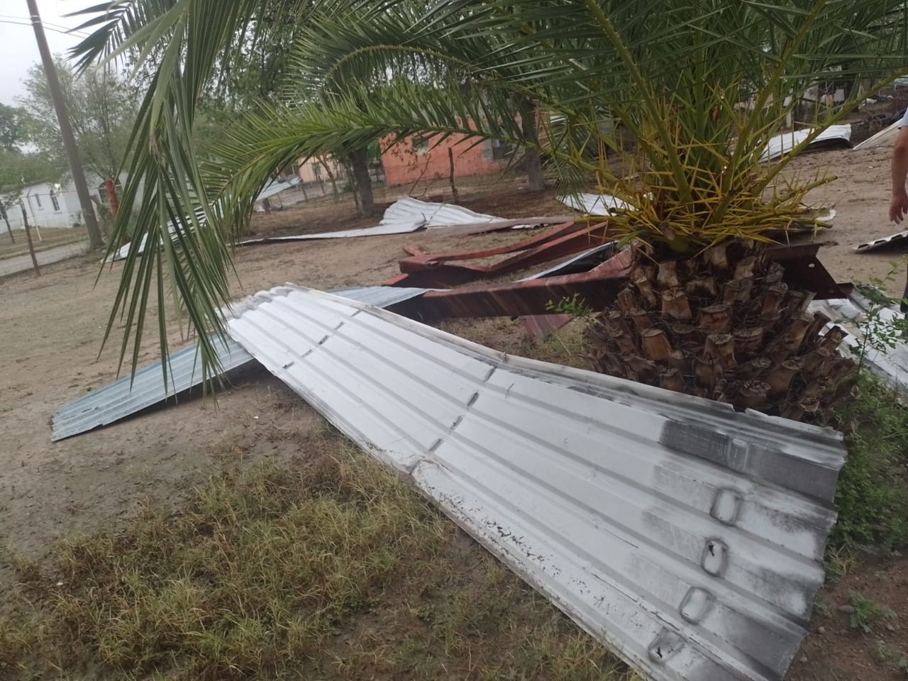 Impacta mesociclón en Morelos y Allende, dejó afectación en 20 viviendas