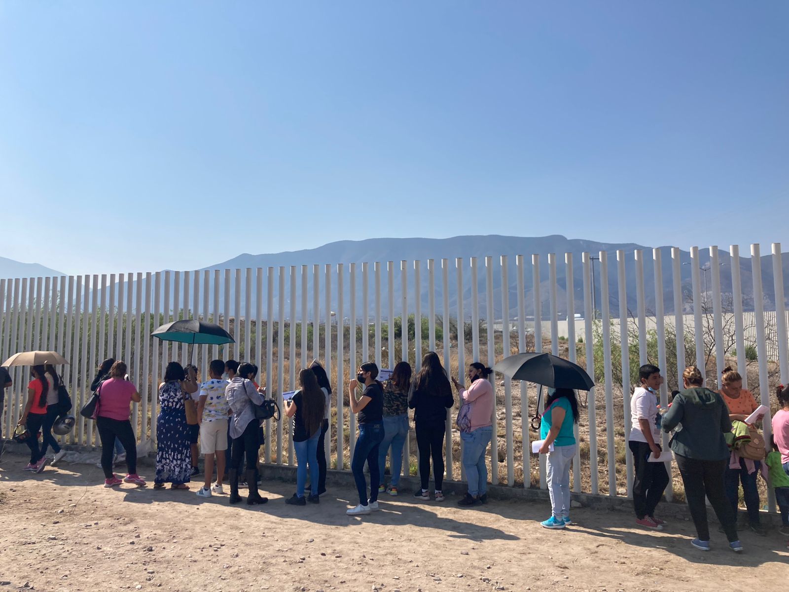 Arranca vacunación para menores, hay desorganización