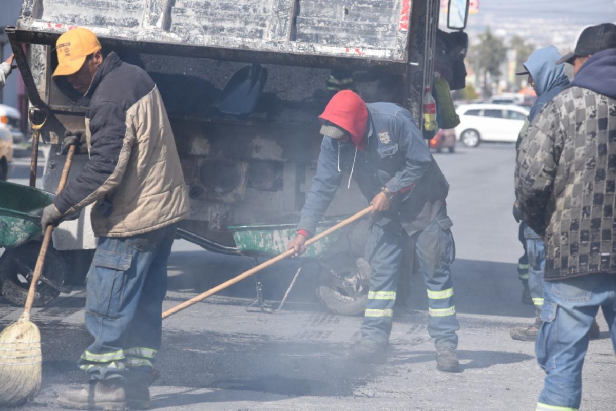 Más de 300 colonias han sido atendidas con bacheo.- Chema Fraustro