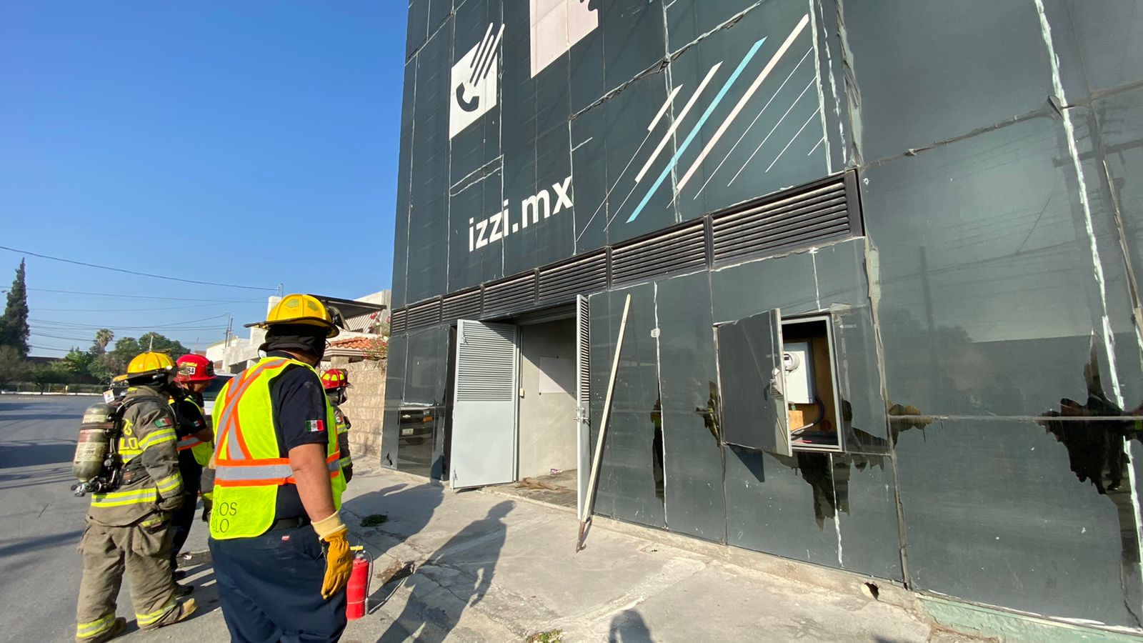 Incendio en oficinas de Izzi causa fallas en servicio de internet