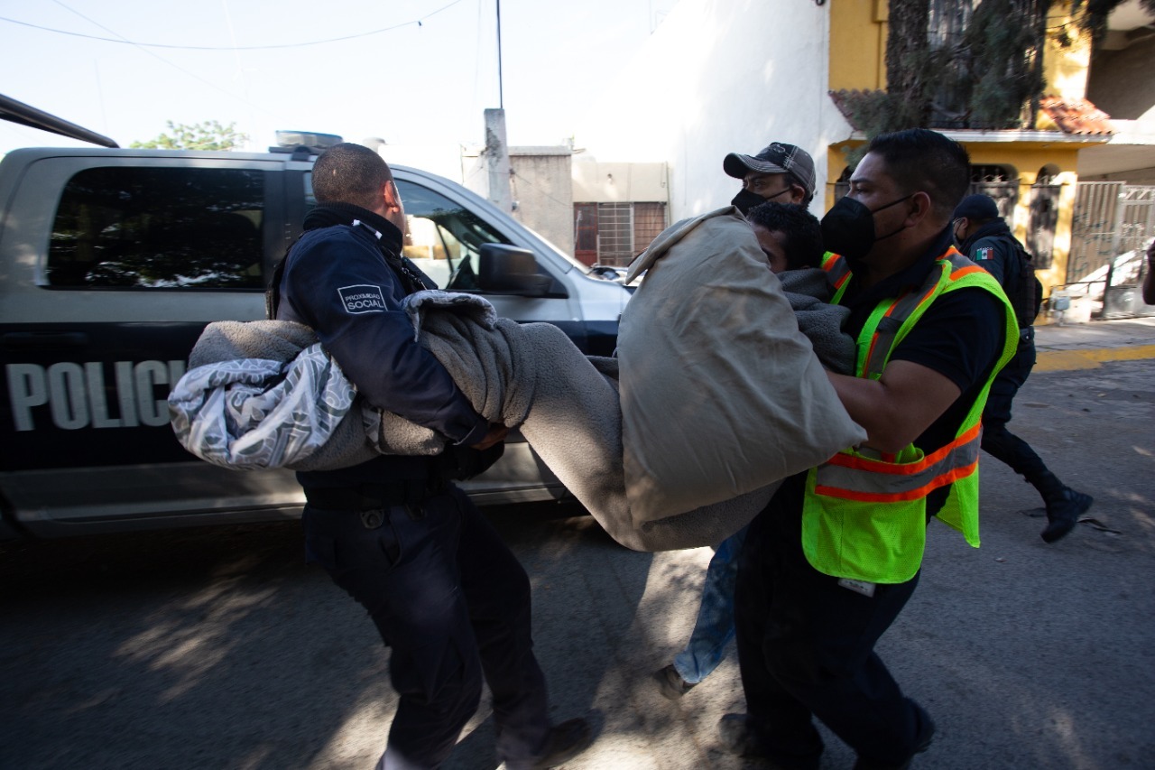 Evitan suicidio bomberos y policías