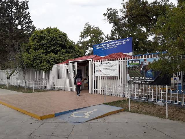 Padres de familia piden mayor vigilancia en zona escolar del CBTIS de Sabinas