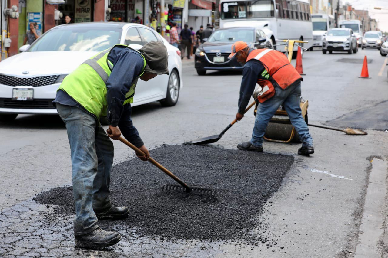 Continúan acciones de bacheo, ahora trabajan en el Centro Histórico