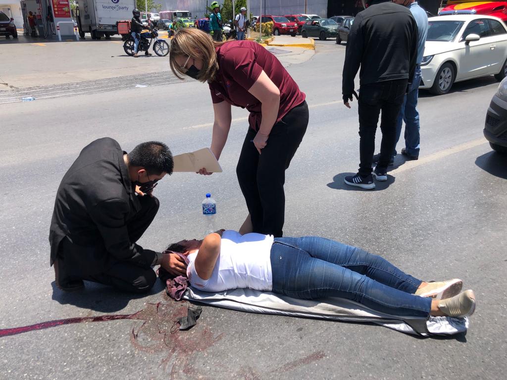 Mujer termina gravemente lesionada al ser atropellada