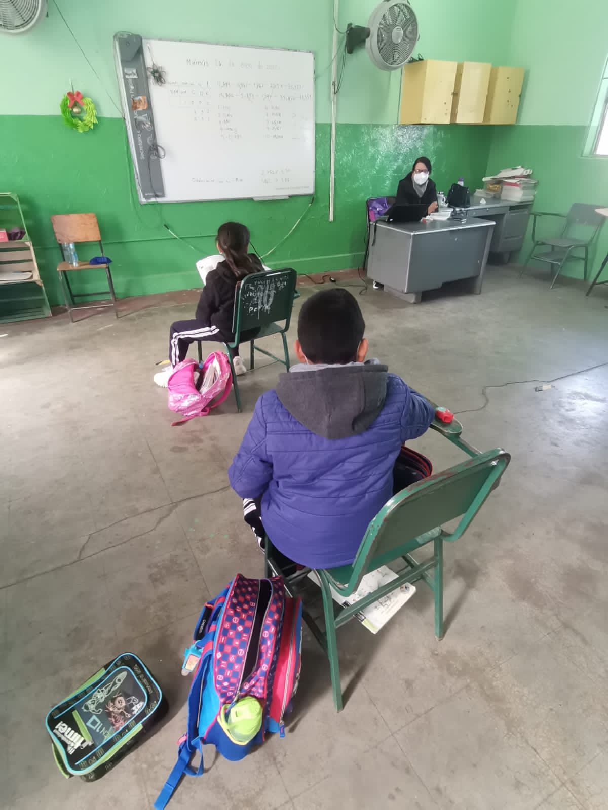 Padres de familia exigen frenar cambios al modelo educativo