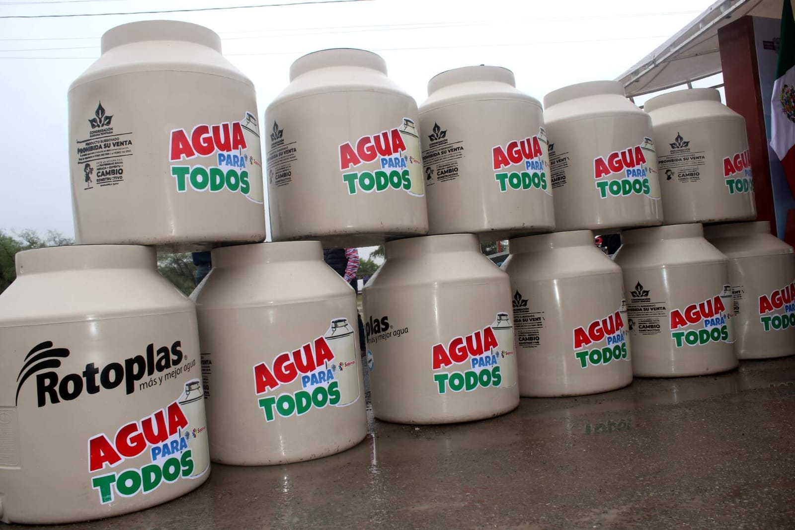 Lanzan programa de venta de tinacos a bajo costo