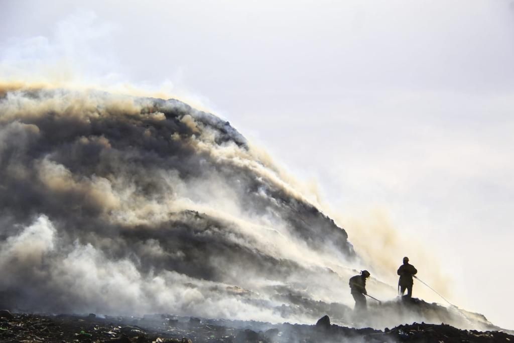 Efecto lupa pudo haber provocado incendio en el relleno sanitario