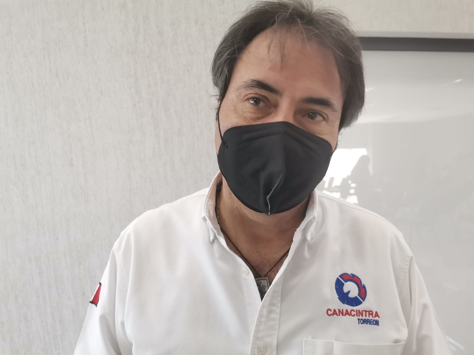 Ve Canacintra lejana posibilidad de retirar cubrebocas en espacios cerrados