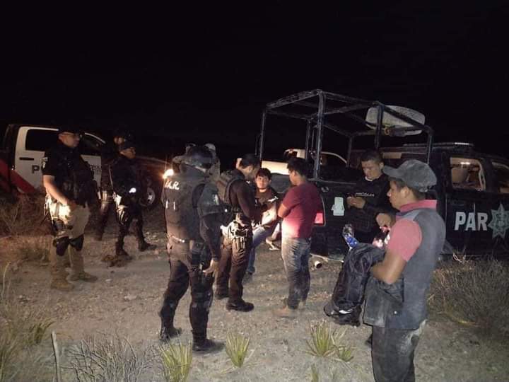 Rescatan a migrantes en sierra de Acuña