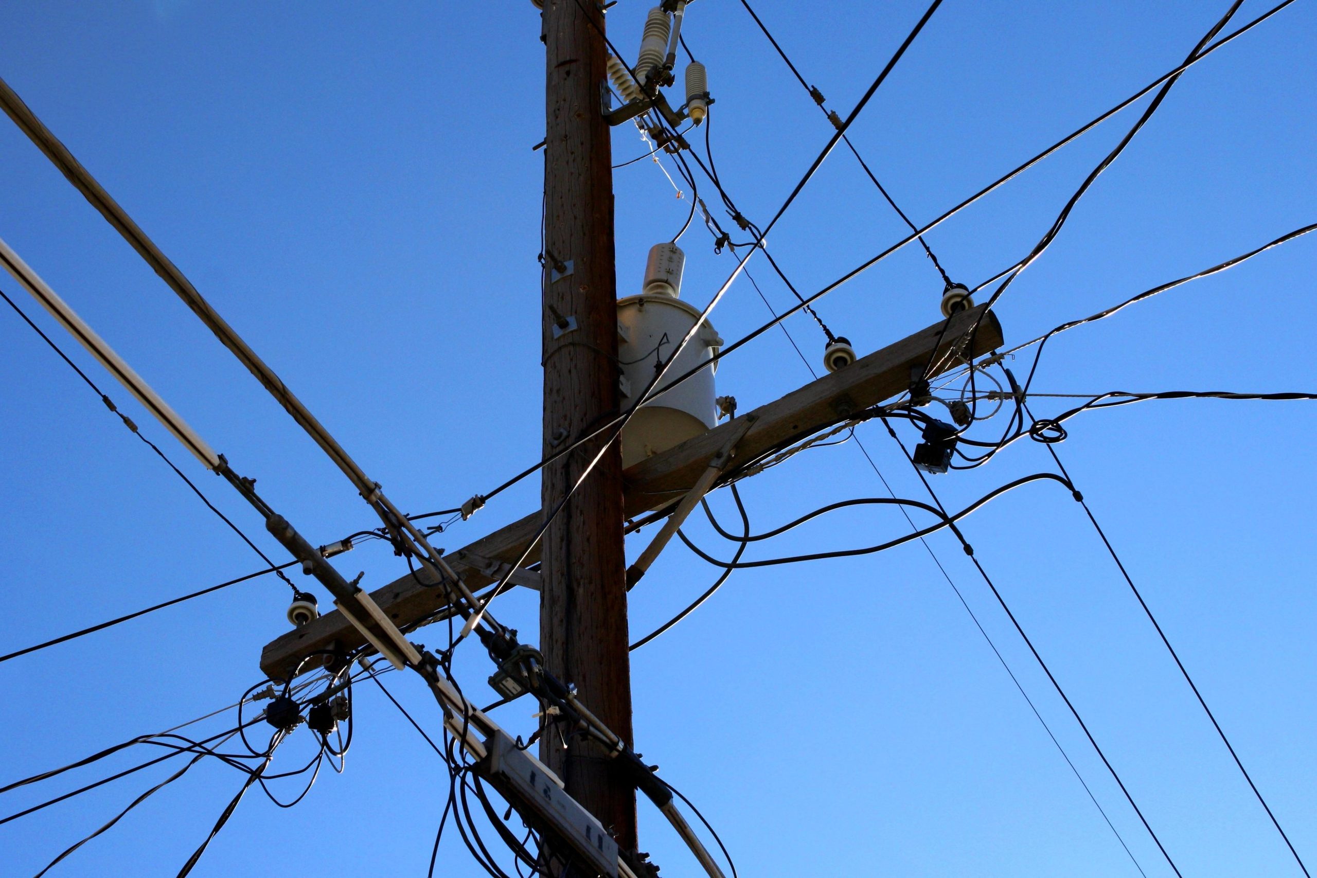 Denuncian sabotaje en líneas de Telmex, investigan daños