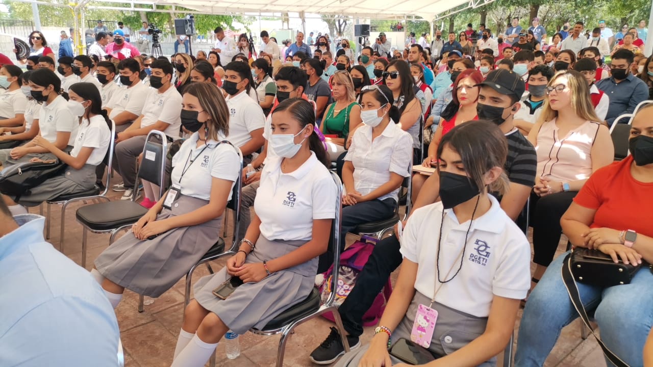Jóvenes reciben terapia psicológica por problemas de cutting