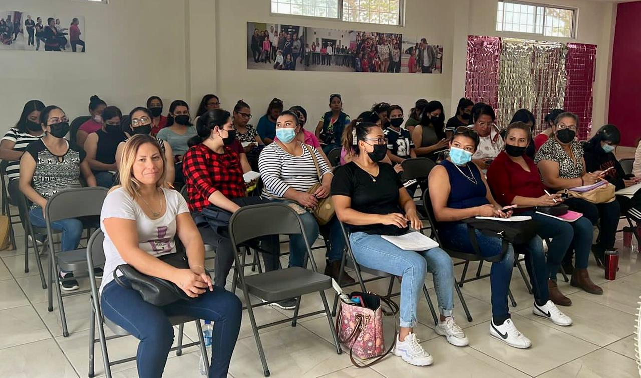 Inician más de mil mujeres la prepa abierta en centros comunitarios