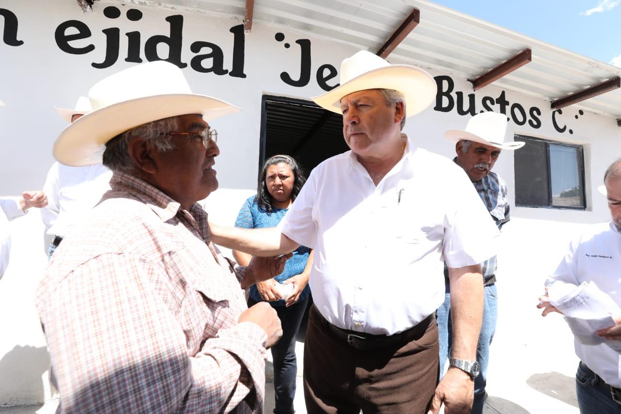 Unen esfuerzos Municipio y Club de Leones a favor de los ejidos