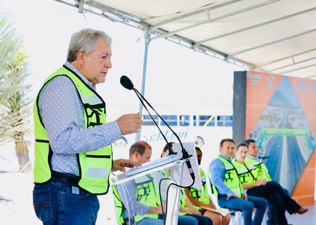 Atiende Chema Fraustro petición; inician puente peatonal
