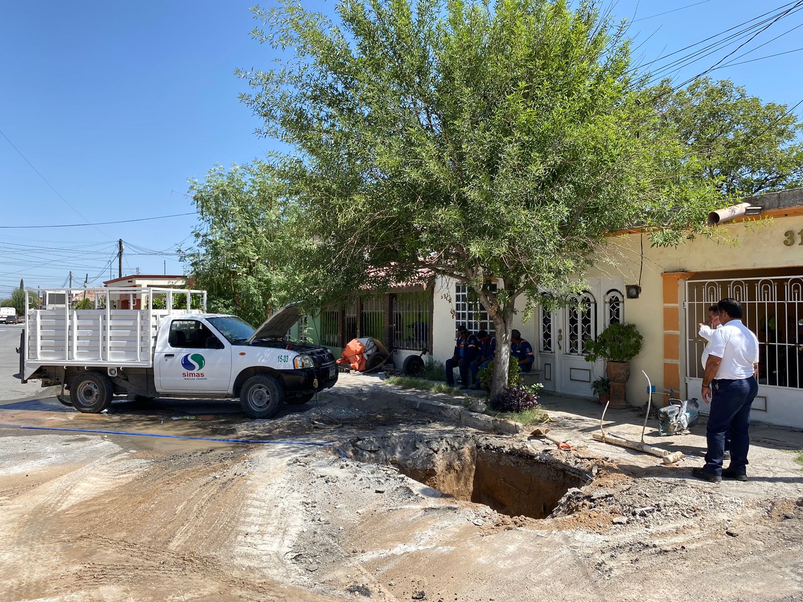 Realizan reparación de líneas de agua potable en colonia Occidental