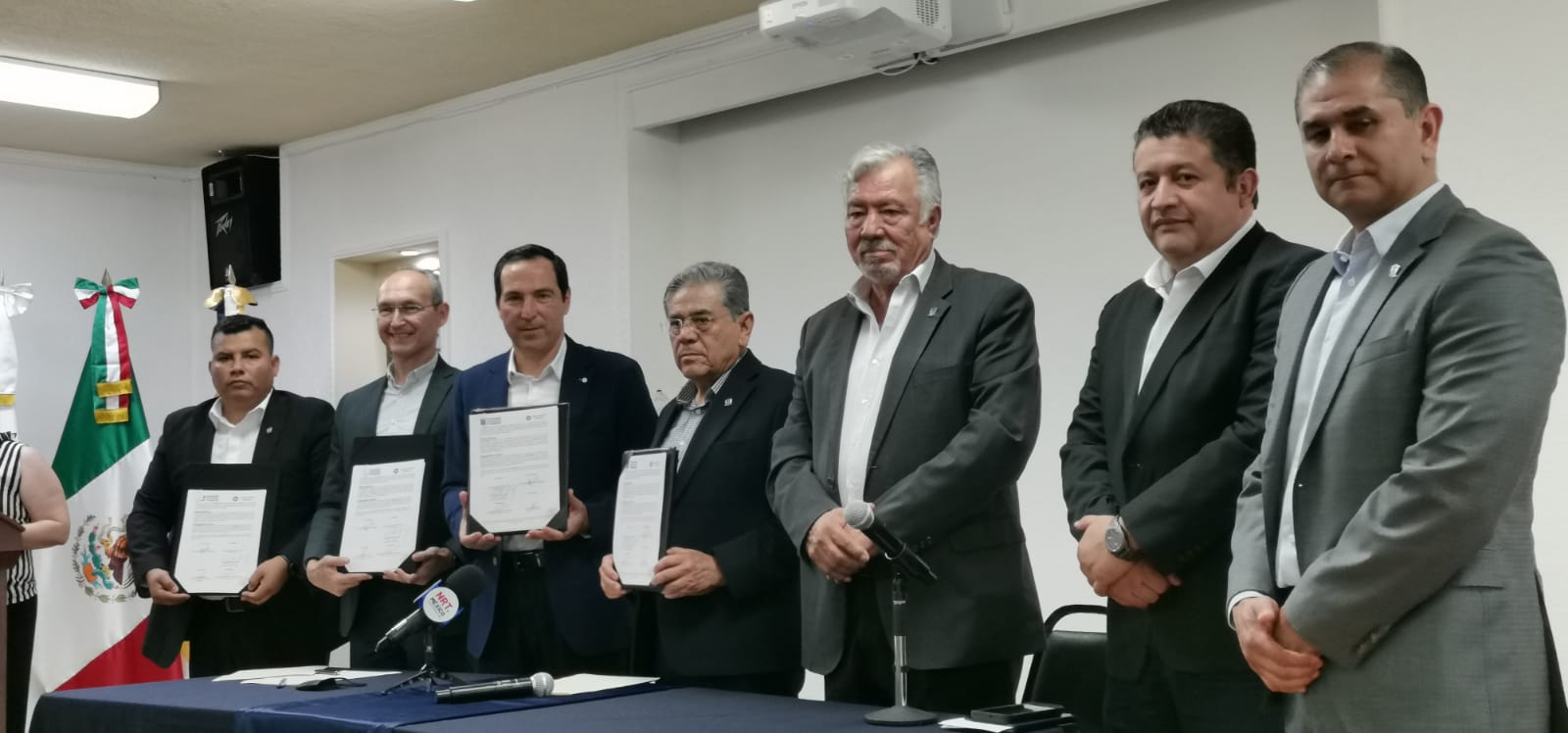 Darán oportunidad a trabajadores y familia de estudiar un carrera