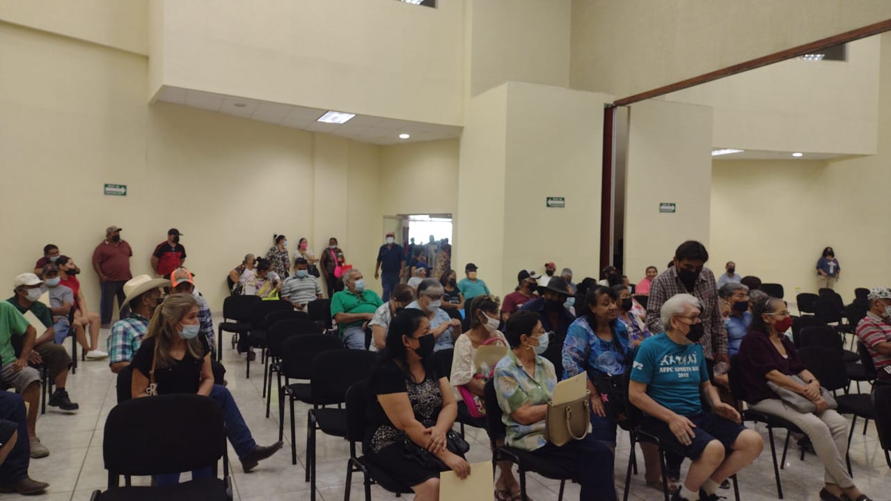 Desconfían adultos mayores de avisos telefónicos de programas federales