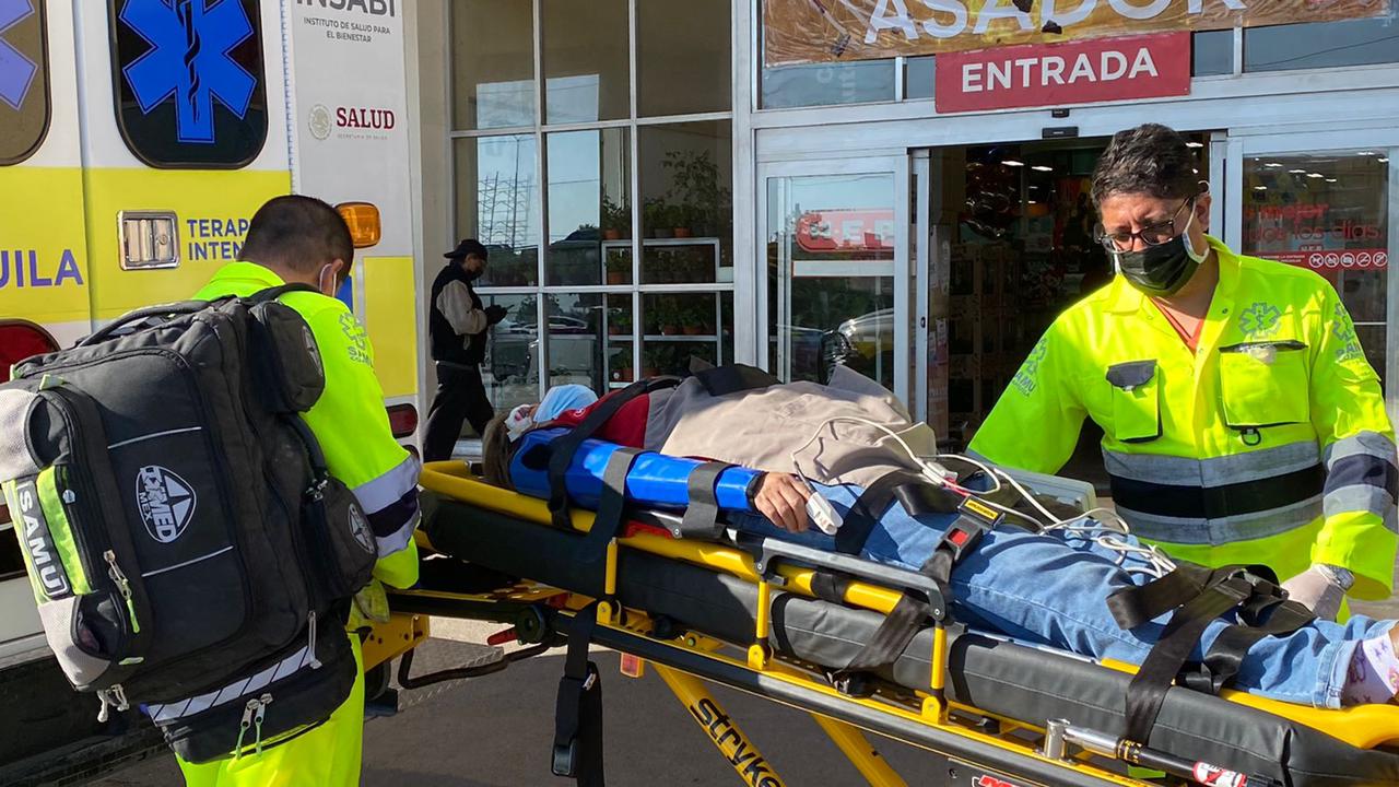 Cae de las escaleras en su trabajo y termina gravemente lesionada