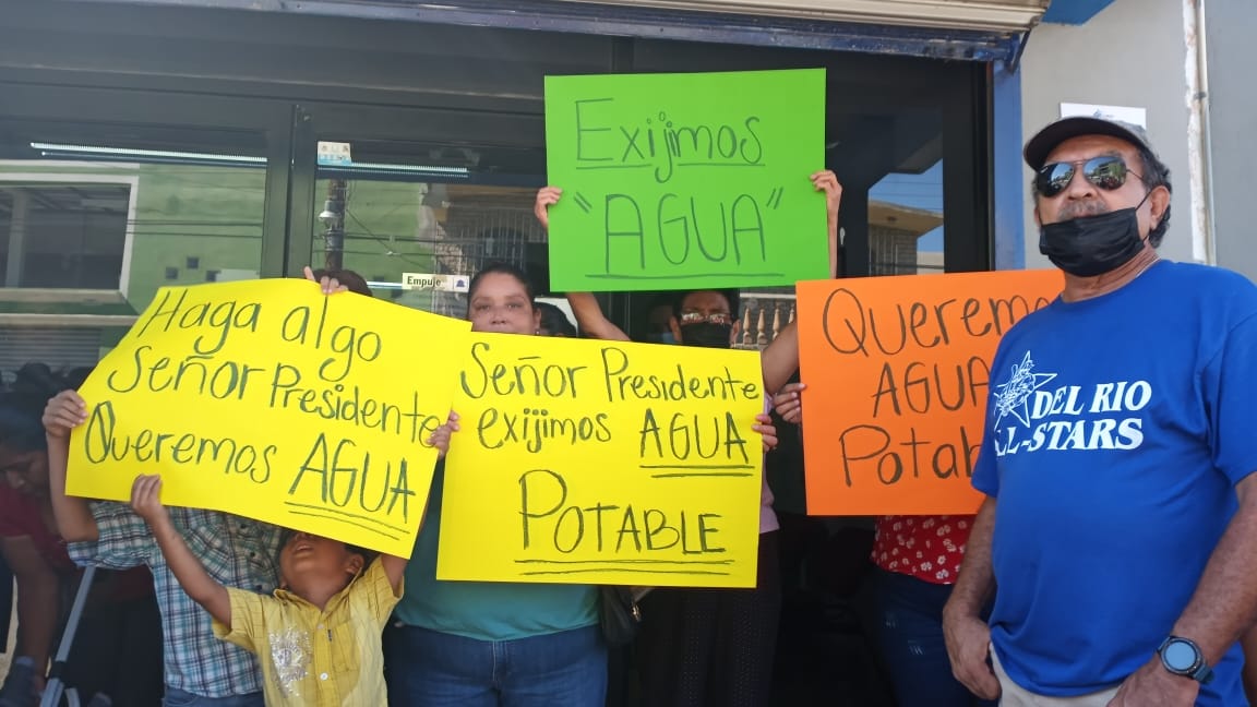 Ciudadanos tomaron oficinas de SIMAS por desabasto de agua en Nueva Rosita