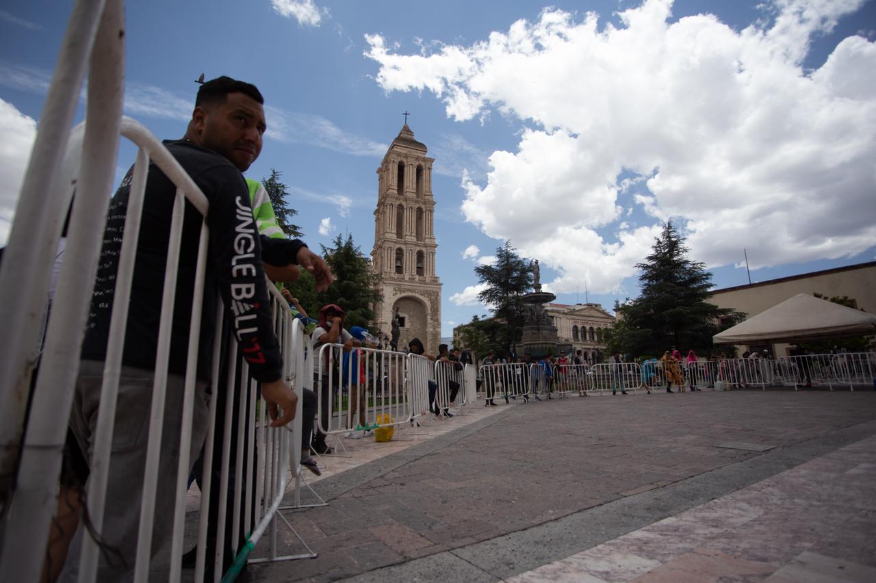 Denuncian migrantes al INM por impedirles comprar boletos de autobús