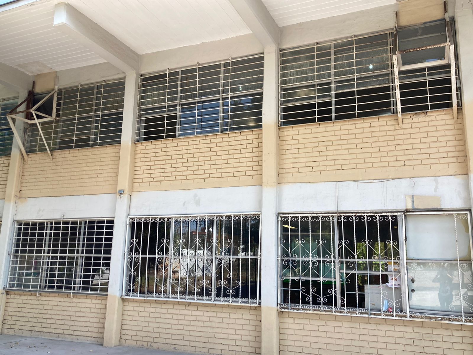 Ya les gustó la escuela Vicente Suárez para robar