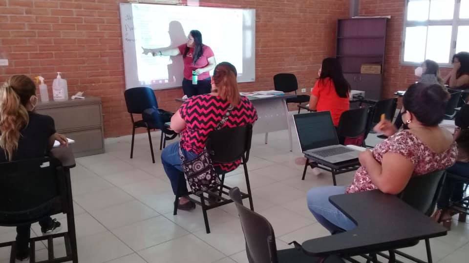 Saturan mujeres cursos y licenciaturas del CJEM Acuña
