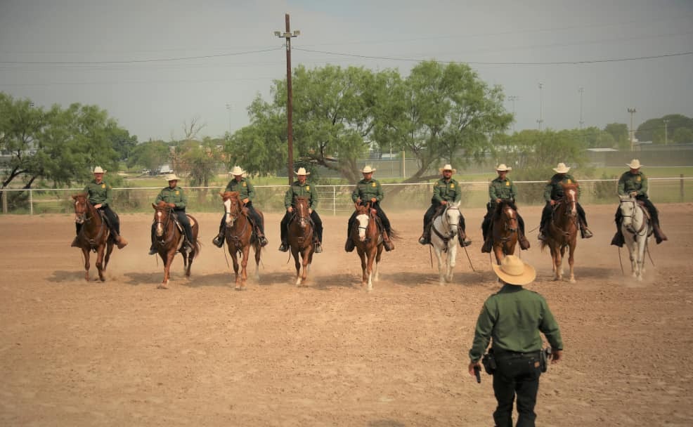 Reactivan a polémico grupo de policía montada en Texas