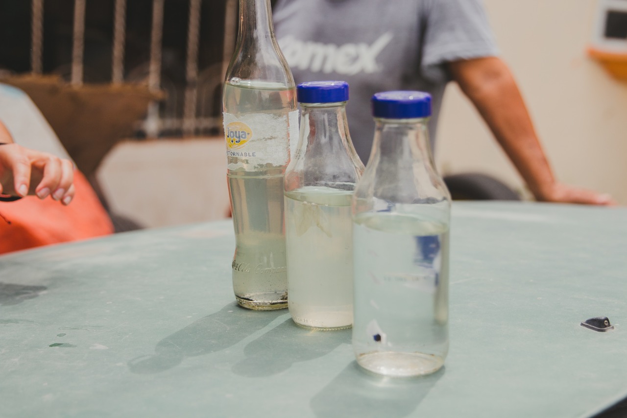 Protestan vecinos por agua turbia  y fétidos olores en la colonia Occidental