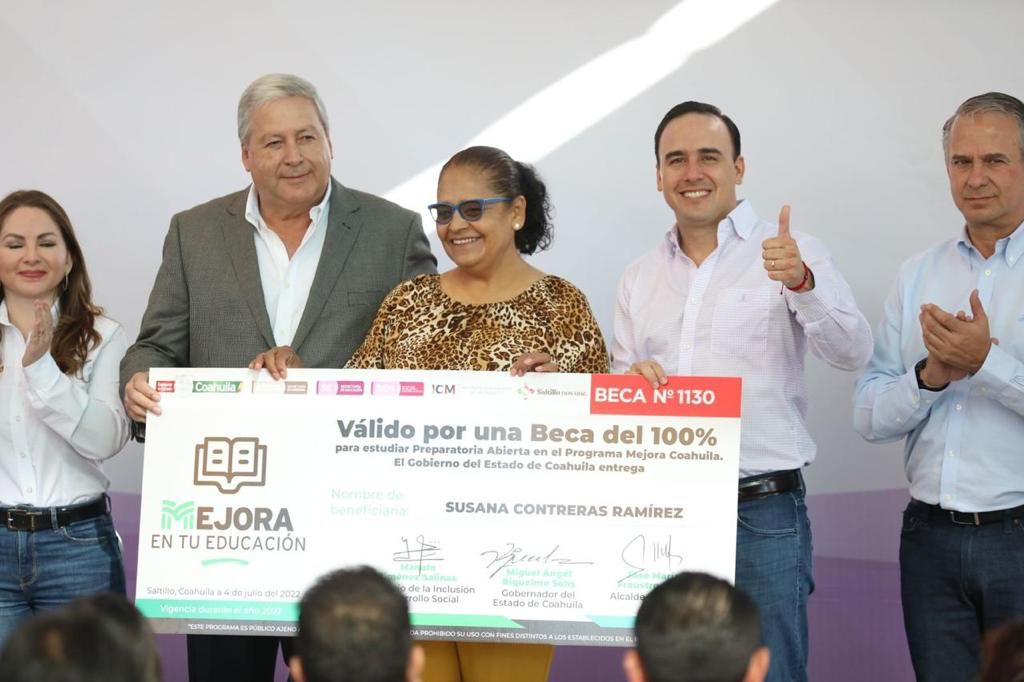 BECAN A MIL 200 MUJERES PARA ESTUDIAR PREPARATORIA EN SALTILLO Y 4 MIL 300 EN COAHUILA